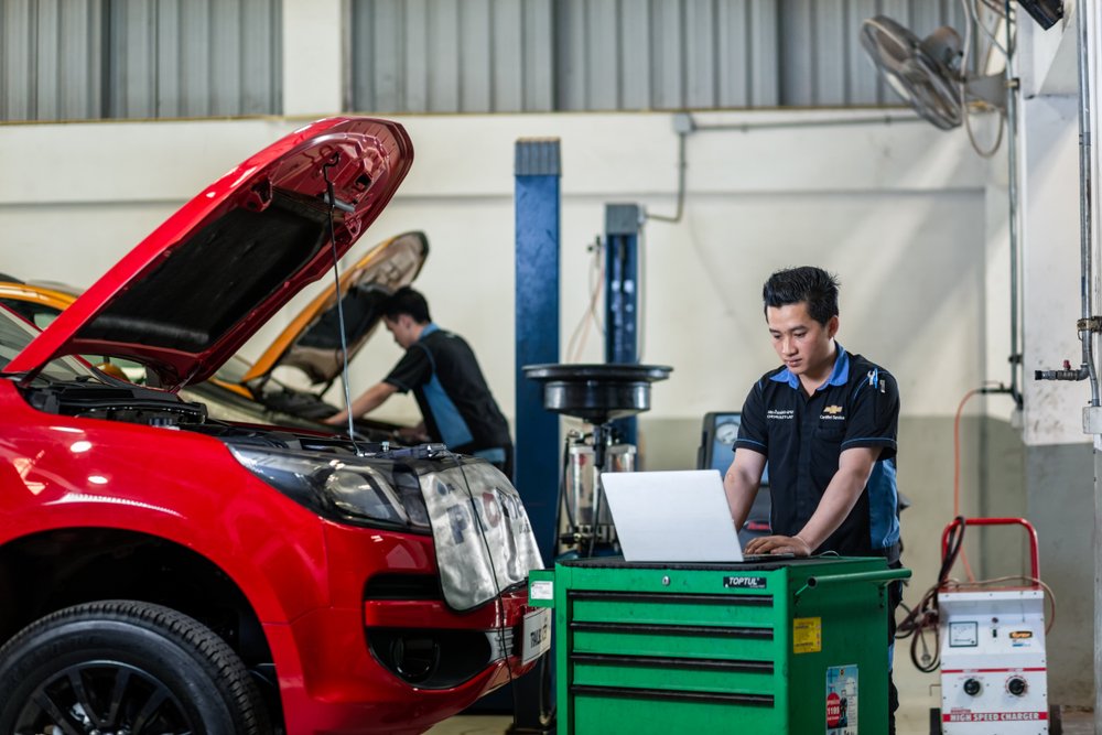 Vientiane,Capital,,Laos,-,March,16,2019.,Two,Mechanic,Are